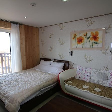 Lapaloma Pension Чеджудо Экстерьер фото