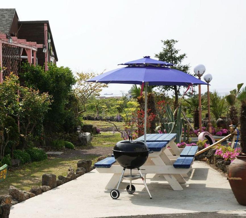 Lapaloma Pension Чеджудо Экстерьер фото