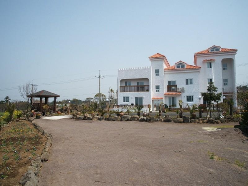Lapaloma Pension Чеджудо Экстерьер фото