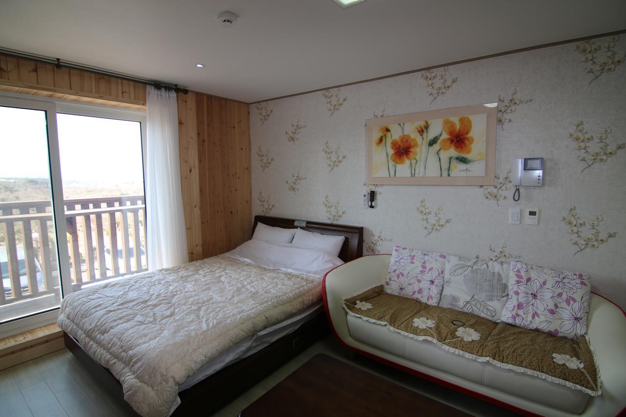 Lapaloma Pension Чеджудо Экстерьер фото