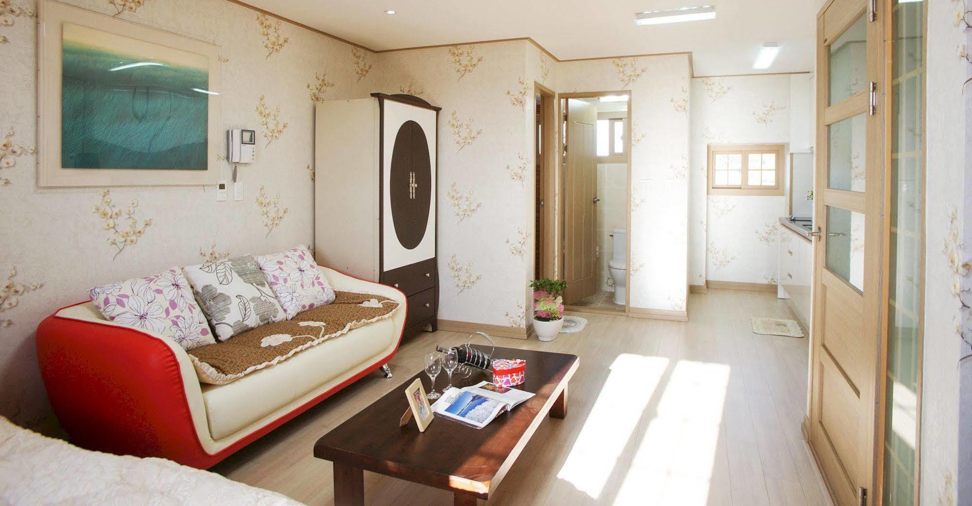 Lapaloma Pension Чеджудо Экстерьер фото