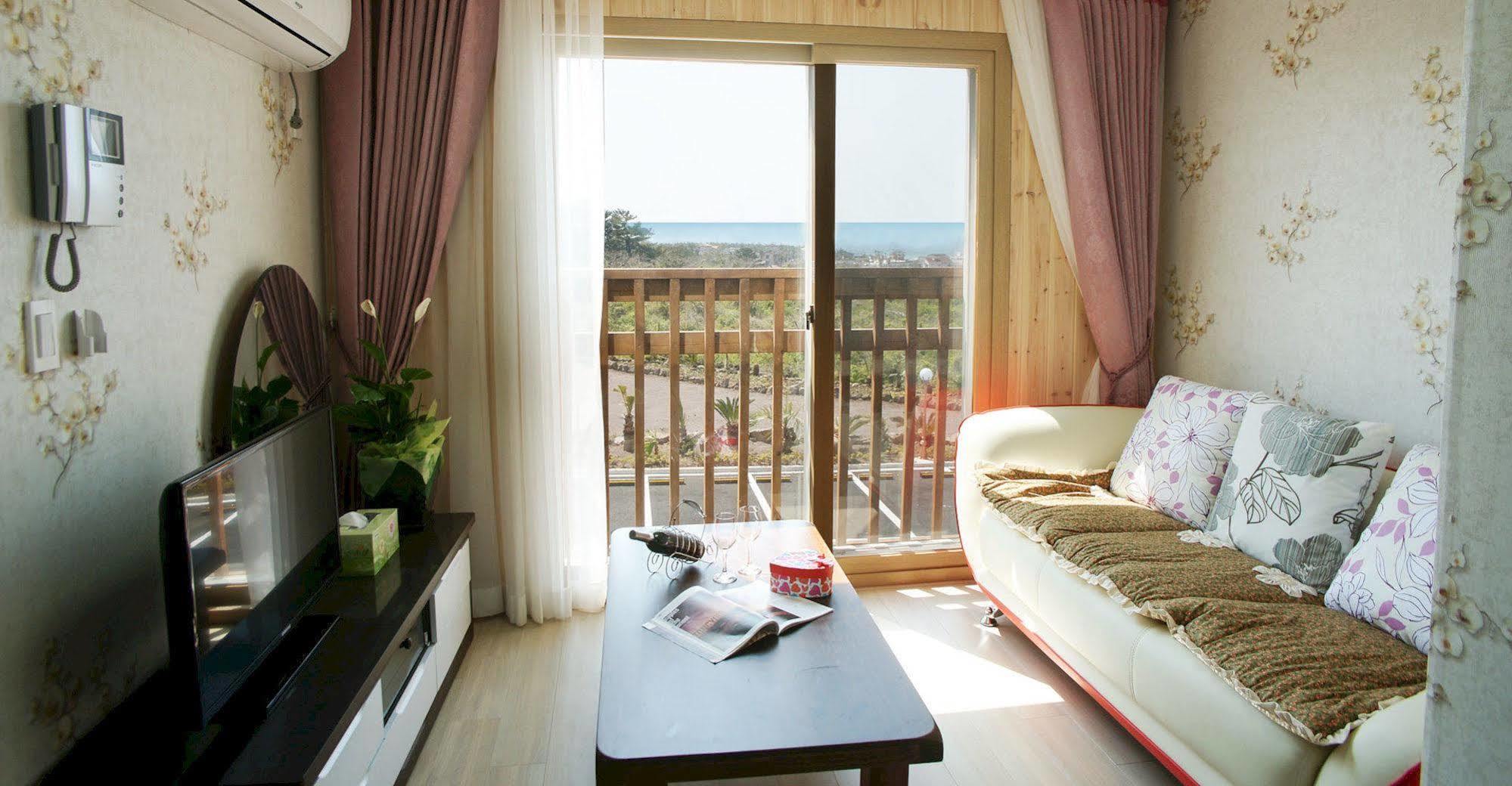 Lapaloma Pension Чеджудо Экстерьер фото