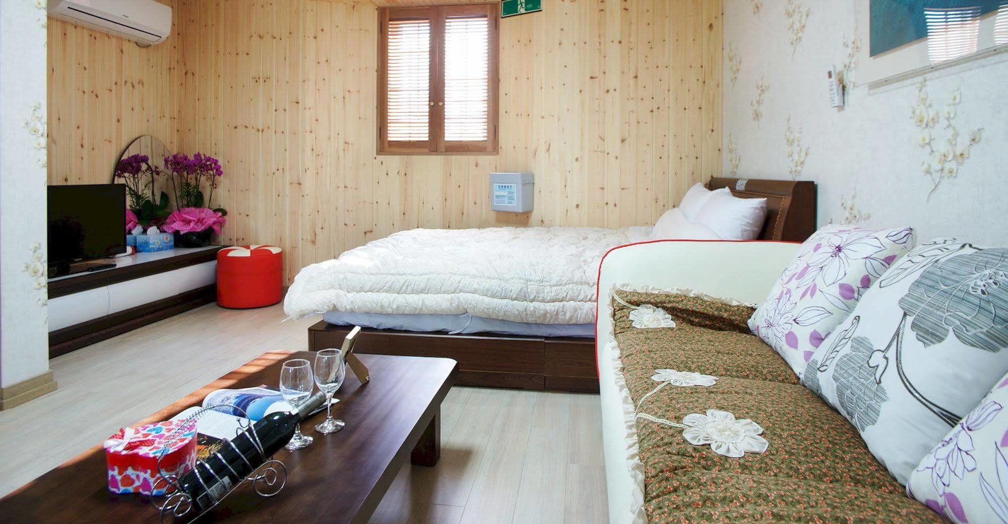Lapaloma Pension Чеджудо Экстерьер фото