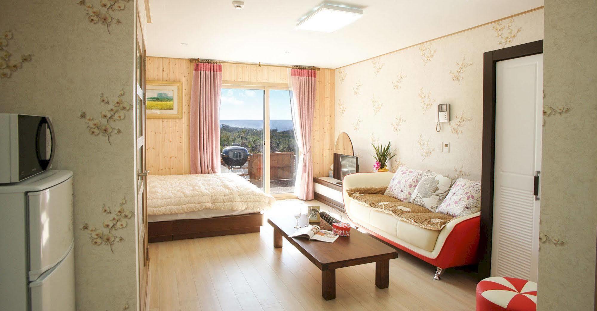 Lapaloma Pension Чеджудо Экстерьер фото