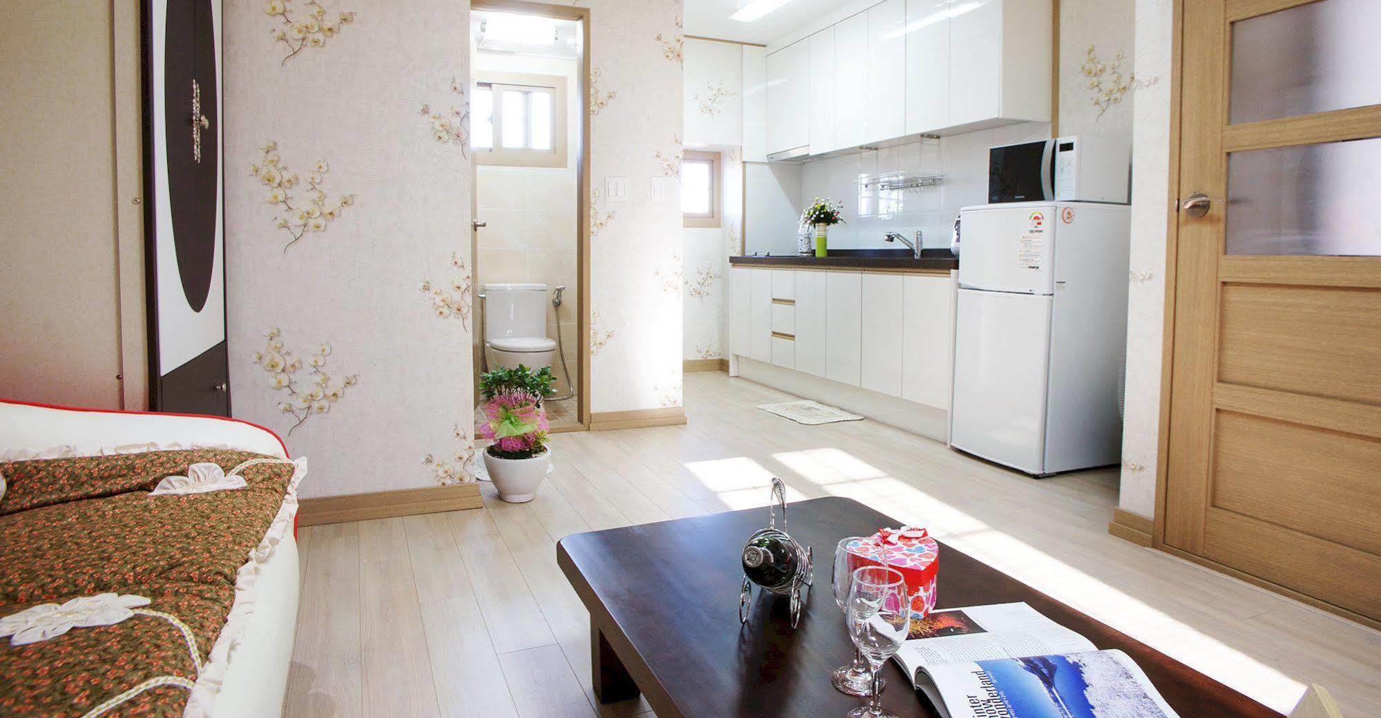 Lapaloma Pension Чеджудо Экстерьер фото